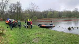 Lire la suite à propos de l’article Alerte à la pollution aux hydrocarbures de l’étang du Trou aux Gants à Velizy